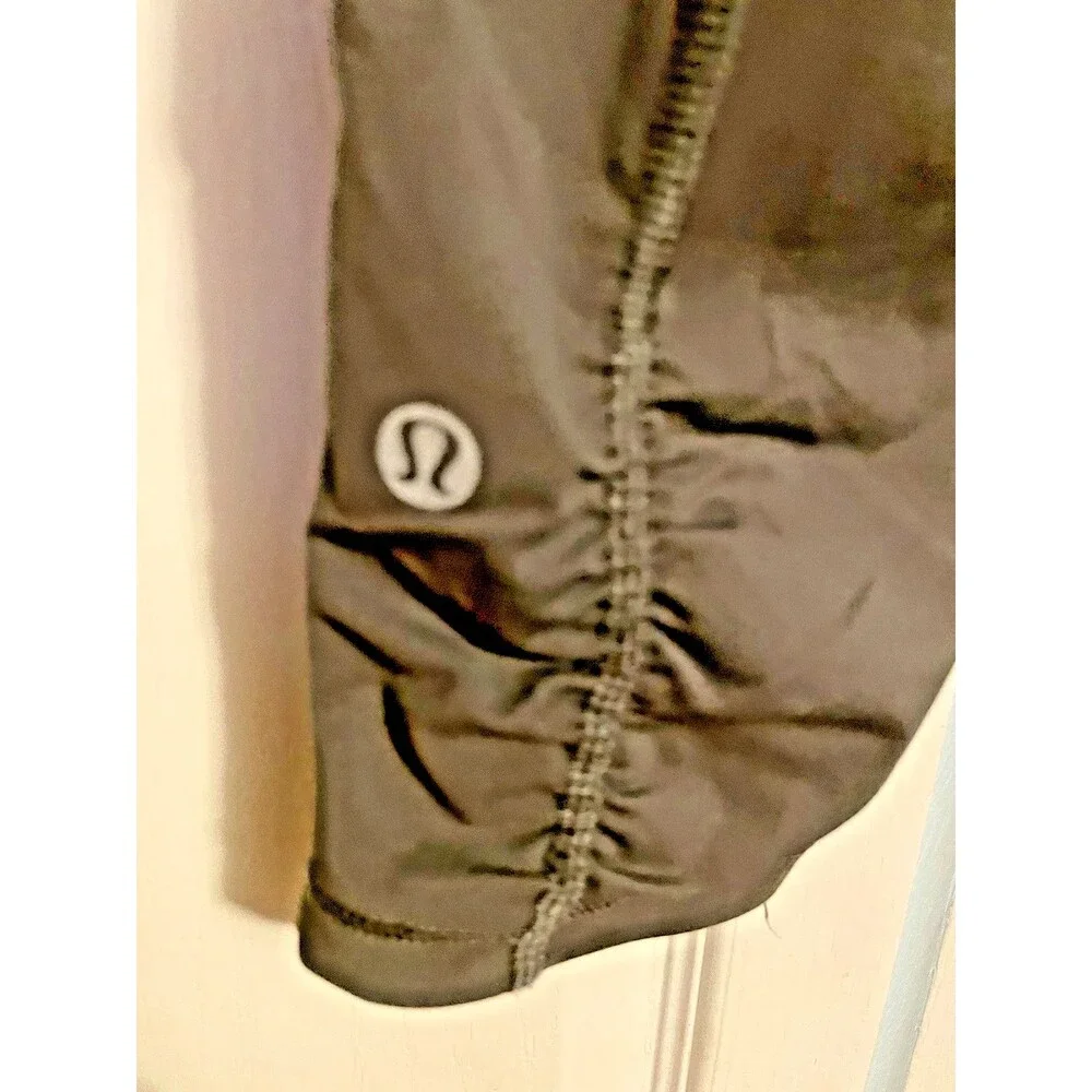 Lululemon Vintage Athletica  Nylon Spandex capri  Sz6Gray Zipped Pocket leggings - Picture 4 of 7